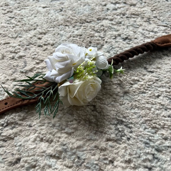 Leather & Rope Dog Collar with Flowers and Leash - Wedding Engagement Photoshoot - Picture 2 of 6